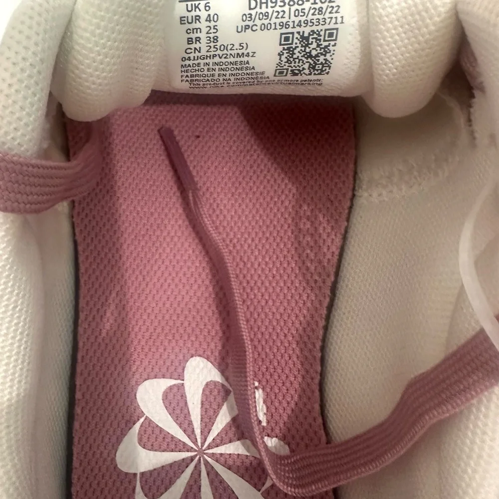 Nike Air Max Motif Girls Size 7Y Pink White Running Athletic Shoes Sneakers NWOB